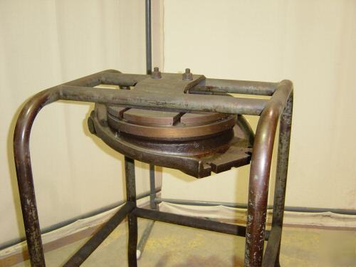K & t 16 inch rotary table w/storage stand on wheels