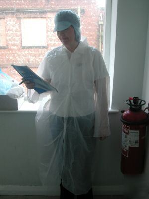 White disposable polyprop lab/visitors coat - size lge