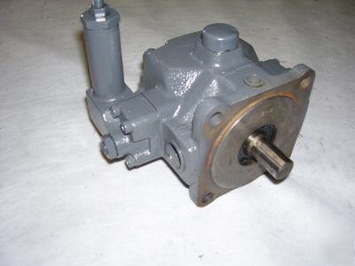 Natchi hydraulic pressure compensated vane pump