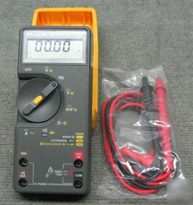 Fluke 79 series ii multimeter with test probes