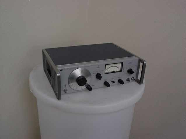 Hp/agilent 652A test oscillator w/ meter 10HZ - 10MHZ