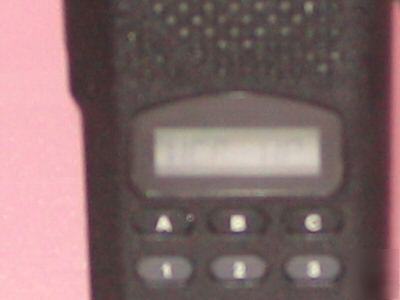 Motorola p-1225 uhf 16CH w/keypad and display
