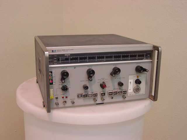 Hp 8690A sweep oscillator w/ hp 8697A plug in 33-50 ghz