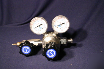 Scott gas 3000 psi 51-15B 41500706 model 15 regulator
