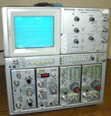 Tektronix tek 7904A scope with four plug-in modules