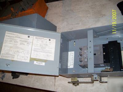 Westinghouse 100 amp plug-in busway box circuit breaker