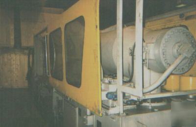 500 ton,62.7 oz. goldstar injection molding machine '92