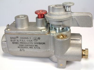 Baso gaz valve h-43AA-1 g-lp 1/2 p.s.i. cga 3 units
