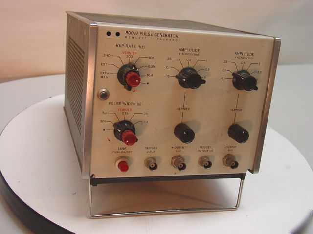 Hp 8003A pulse generator - vintage collectable
