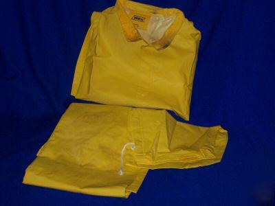 New ironwear yellow rain suit size 4 xl men or women 