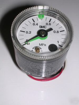 New smc pressure gauge with switch, 1/4 npt GP46-10-N02
