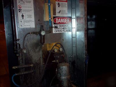 Tbi industrial parts conveyor spray booth 