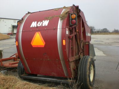 M&w model 4500 round baler