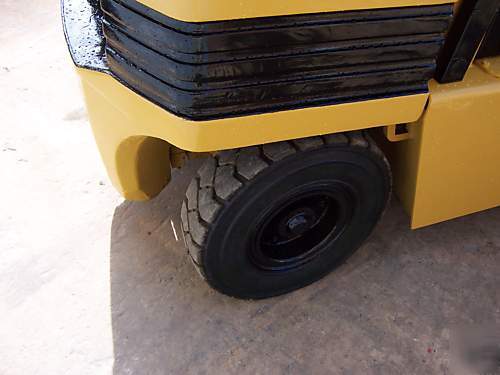 Daewoo 8,000 lb fork lift pneumatic 8000# forklift 