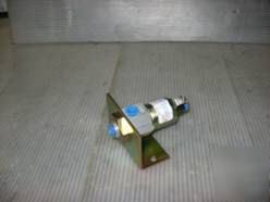 New 2 12V kysor 3-way solenoid valve p/n 1056-32170-01