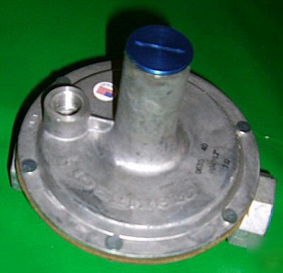 New 325-5A gas regulator by maxitrol â€¢ pipe size 1