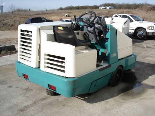 Tennant 355 ride on floor sweeper diesel low hours 