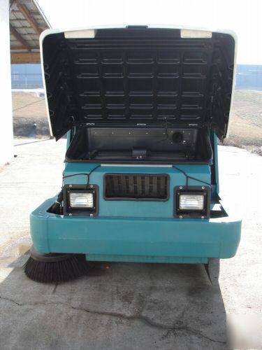 Tennant 355 ride on floor sweeper diesel low hours 