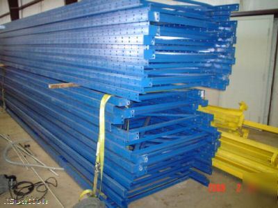 Like new drive in pallet racking system - 