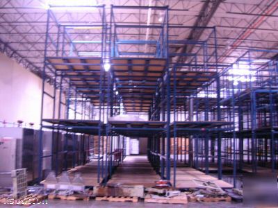 Stackable industrial warehouse storage racking system