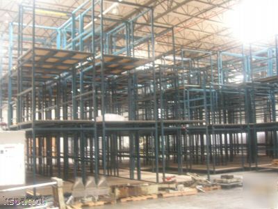 Stackable industrial warehouse storage racking system