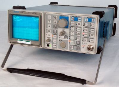 Tektronix 2710 spectrum analyzer w/ 01, 02, 09