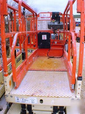 2000 jlg 1532E3 scissor lift 20' working height 