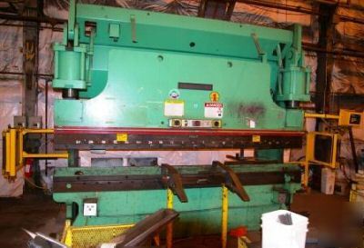 230 ton cincinnati 230CB-10 hydraulic press brake, 1981