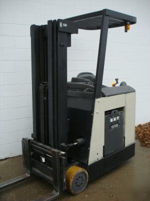 2000 crown counterbalance fork lift-no 