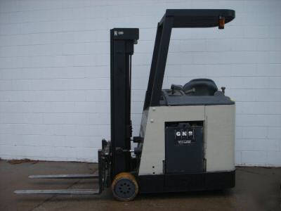 2000 crown counterbalance fork lift-no 