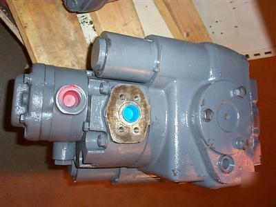 Sundstrand 24 series hydrostatic transmission pump