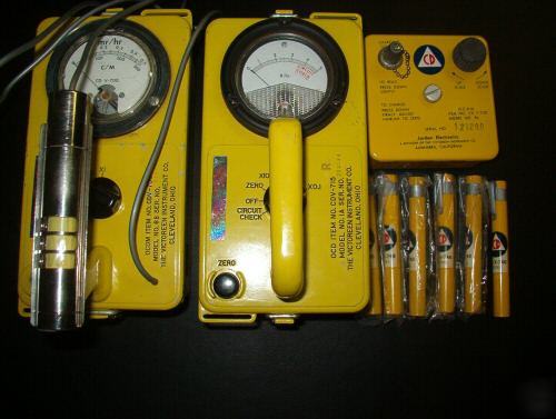 Victoreen cd v 700 & cd v 715 w/dosimeter set