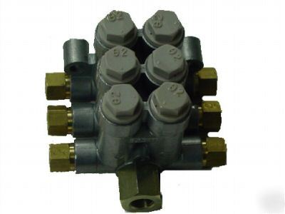 New showa 6 port piston distributor dsa-6 (DSA6) * *