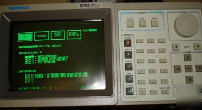 Tektronix 1240 logic anylizer and manual