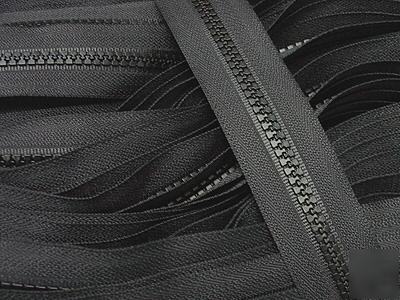 #3 molded plastic zipper chain black (580) 20Y ZP03A-Z0