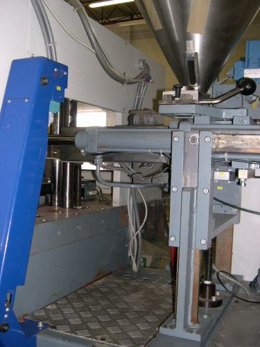 Battenfeld 50T shuttle injection molding machine press