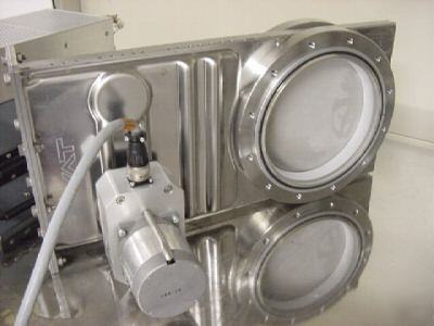 Vat pm-5 adaptive pressure controller with gate valve
