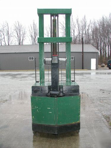 Walkie / stacker - self propelled 