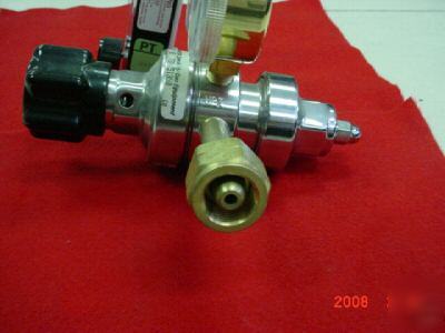 Advanced compressed gas regulator model TSA800 