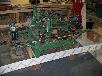 Pickles stair router - twin stringer trencher