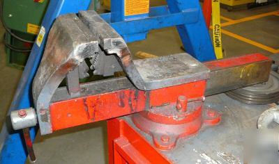4' x 8' welding/fabrication table w/ vise & press 
