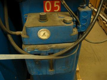 Hammond carbidediamond pedestal grinder w/ bijur mister