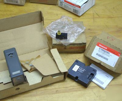 New 41PC lot honeywell heating controls sensors & more 