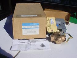 New johnson controls av-8050-1004 valve and actuator 